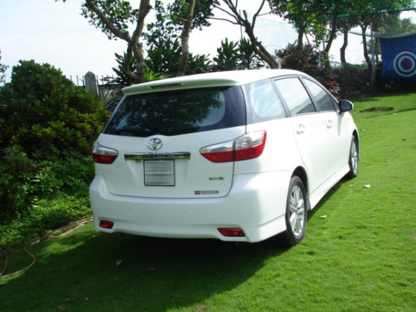Toyota Wish Bản đủ đồ, sản xuất 2011