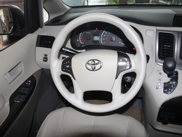 Toyota Sienna 2011