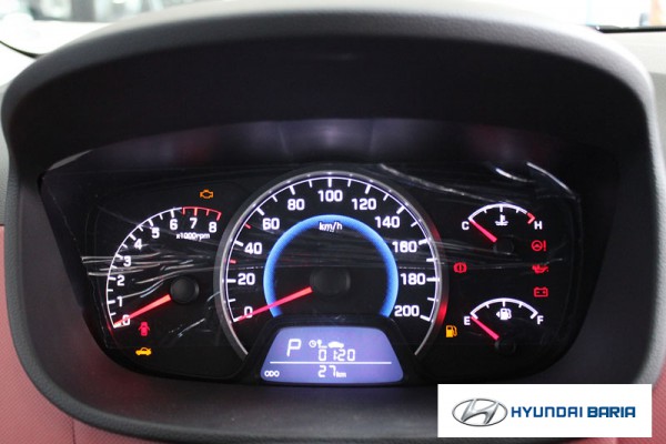 Hyundai i10 nhập 2016, có sẵn DVD giá không đổi