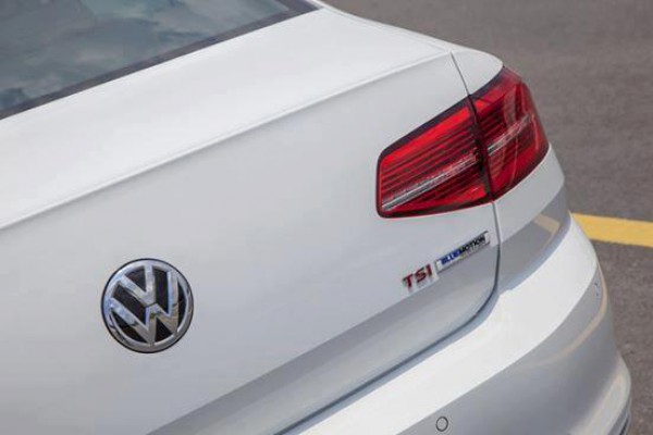 Volkswagen Passat Volkswagen Passat Trắng Ngọc Trinh