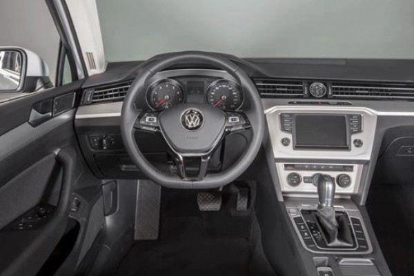Volkswagen Passat Volkswagen Passat Trắng Ngọc Trinh