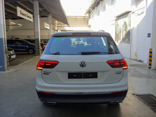 Volkswagen Tiguan Top Line trắng tặng quà hấp dẫn