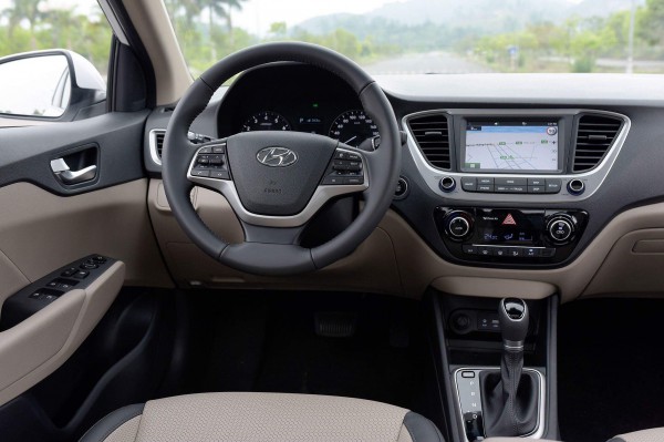 Hyundai Accent - Màu kem (be) - Tp.HCM - Giao Ngay