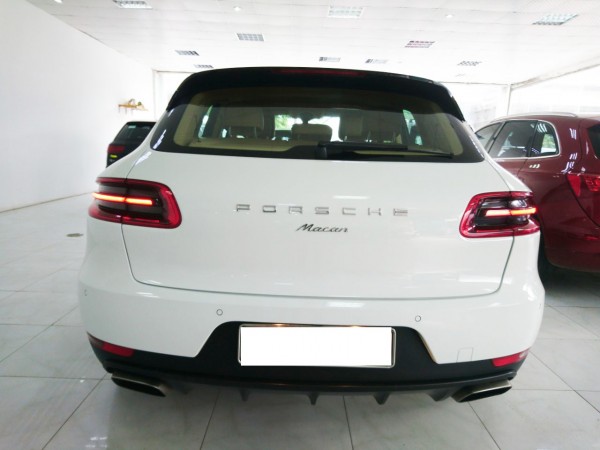 Porsche Macan model 2016 màu trắng