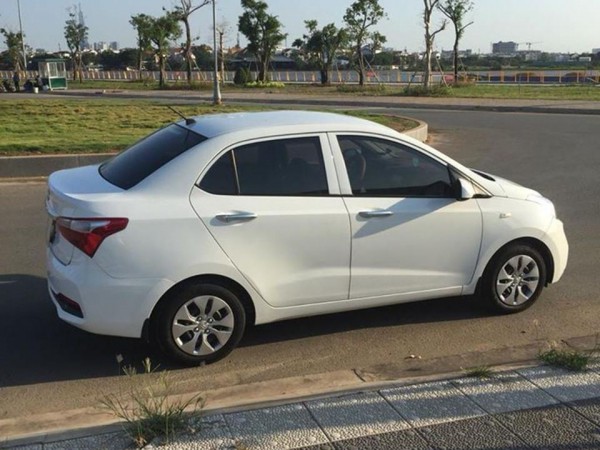 Hyundai i10 2019, số sàn, màu trắng, sedan
