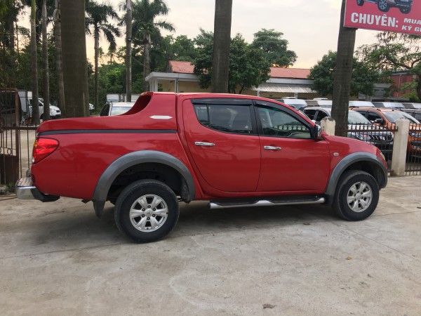 Mitsubishi Triton Bán xe mitsubishi triton đời 2010AT