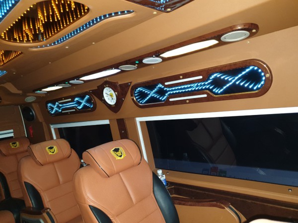 Ford Transit BÁN XE FORD TRANSIT LIMOUSINE2019 TẠI ĐN