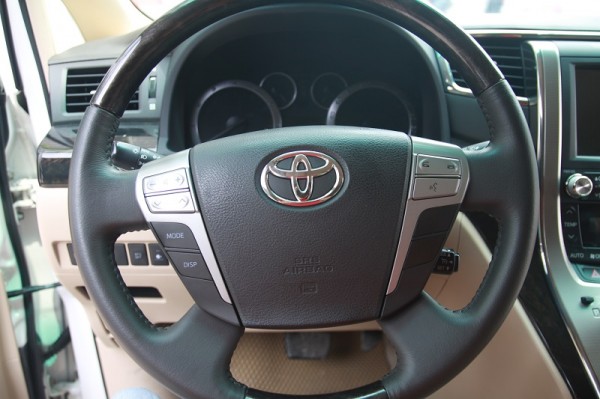 Toyota Alphard Limited sản xuất 2014, đk 2015.