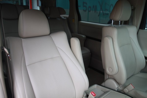 Toyota Alphard Limited sản xuất 2014, đk 2015.