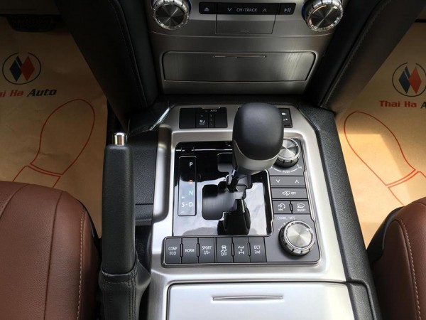 Toyota Land Cruiser 4.6 VXR  Trung Đông hai màu trắng đen