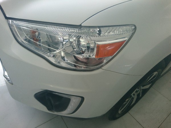 Mitsubishi Outlander Sport 2014 màu trắng