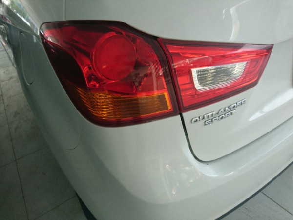Mitsubishi Outlander Sport 2014 màu trắng