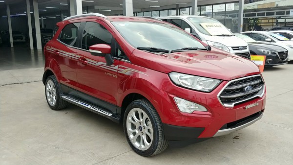 Ford Escort Titanium, đời 2020, màu Đỏ