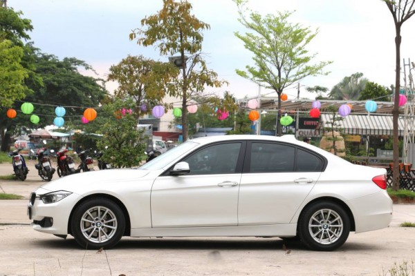 BMW 320 BMW 320i 2013 hàng đặt thêm có camera