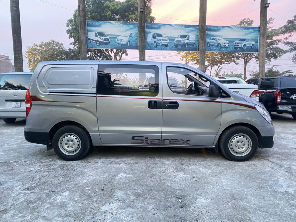 Hyundai Grand Starex Bán xe starex van 6 chỗ 670kg đời 2017