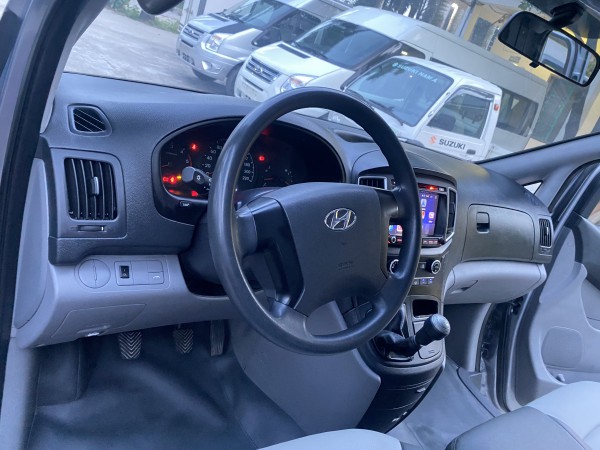 Hyundai Grand Starex Bán xe starex van 6 chỗ 670kg đời 2017