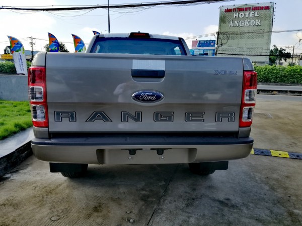 Ford Ranger XLS AT 2020 nhập khẩu