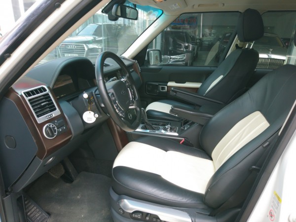 Land Rover Range Rover HSE model 2011 thùng to