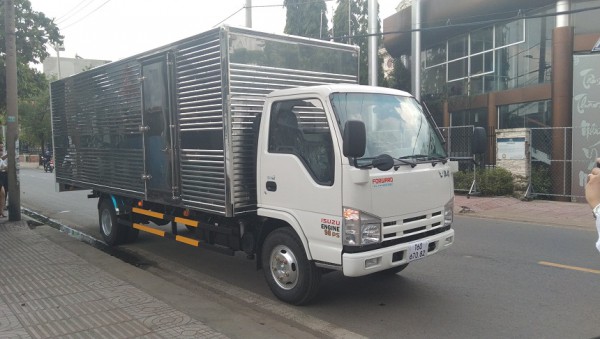 Isuzu vm 1,9 tấn thùng kín 6,2 mét nhập 3 cục