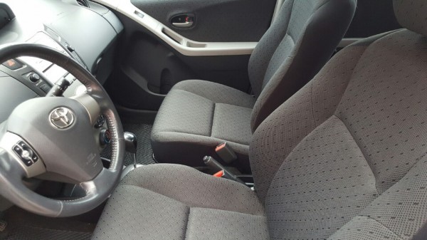 Toyota Yaris 1.5 màu ghi xám sx 2011