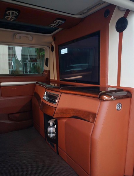 Peugeot Traveller Premium model 2020