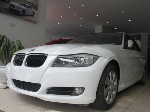 BMW 320 I,màu trắng,sx 2011,đăng  ký cùng năm