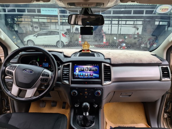 Ford Ranger XLT 2 cầu số sàn, đời 2016, nhập Thái
