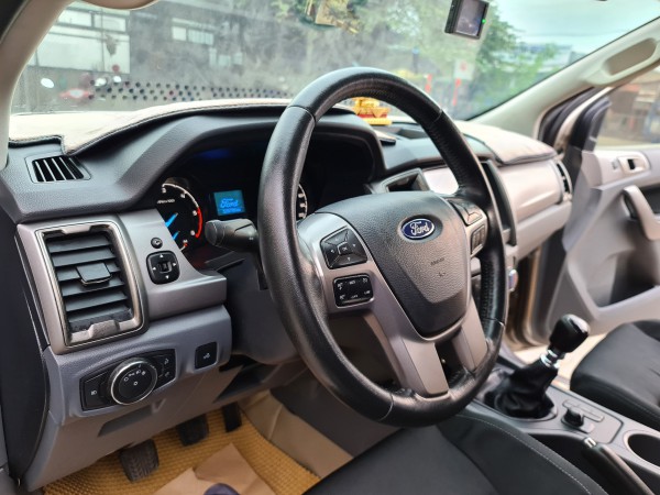 Ford Ranger XLT 2 cầu số sàn, đời 2016, nhập Thái