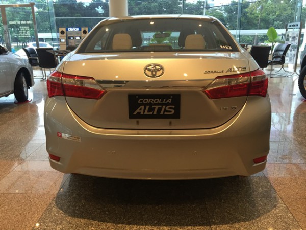Toyota Corolla Altis 1.8G MT số sàn 2016