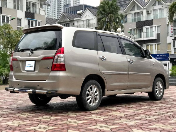 Toyota Innova 2.0E sx 2014 - số sàn - màu vàng cát