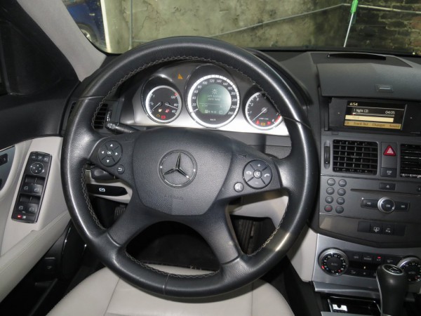 Mercedes-Benz 300 bán xe Mercedes  C300. Màu trắng, đời 20