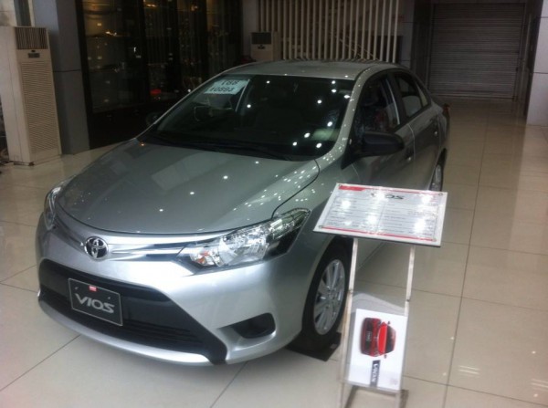 Toyota Vios 1.5E số sàn 2015