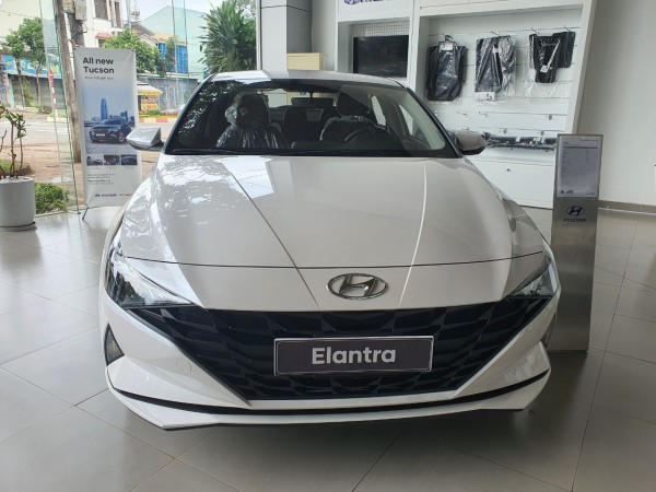 Hyundai Elantra Elamtra 2023 có sẵn giao ngay