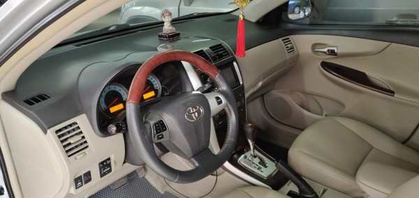 Toyota Corolla Altis 2.0V màu Bạc đời 2011
