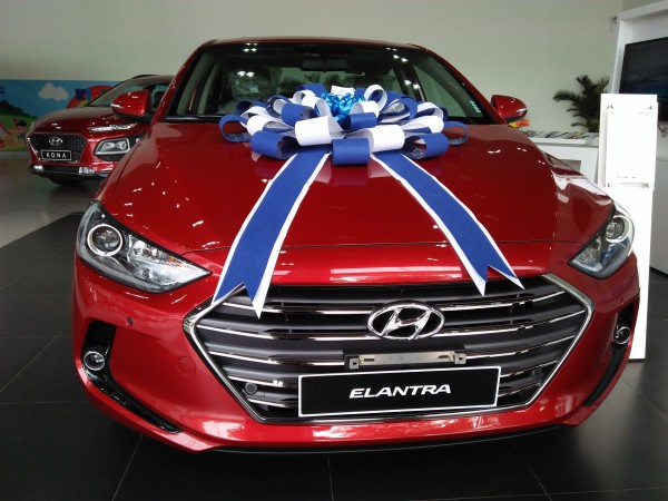 Hyundai Elantra 2.0 AT đủ các màu, hỗ trợ trả góp tối ưu