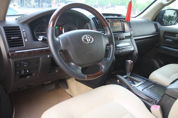Toyota Land Cruiser GX.R màu đen nhập khẩu nhật bản