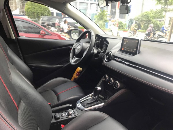 Mazda 2 Sedan 1.5AT 2015 - Đỏ