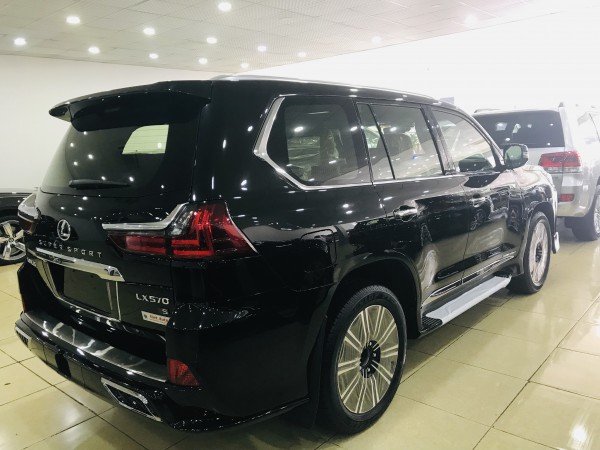 Lexus LX 570 Bán lexus Lx570 super Sport 2019,màu đen