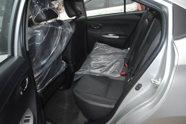 Toyota Vios 2014 màu bạc, mới 100%, có xe giao ngay!