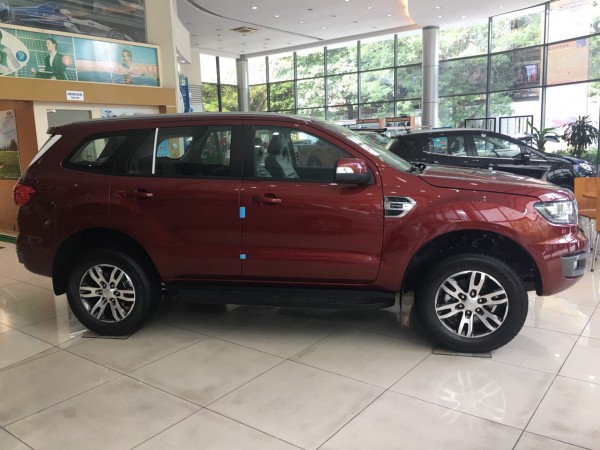 Ford Everest Trend 2018 giao ngay tháng 10