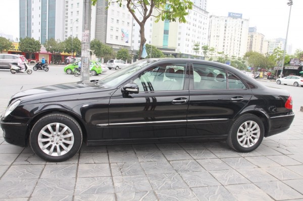 Mercedes-Benz E 280 Mercedes E280, sản xuất 2006. Màu đen