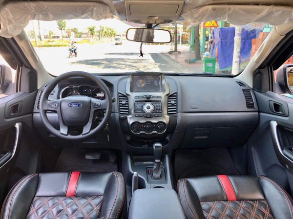 Ford Ranger 2015, tự động, máy dầu, một cầu màu xám