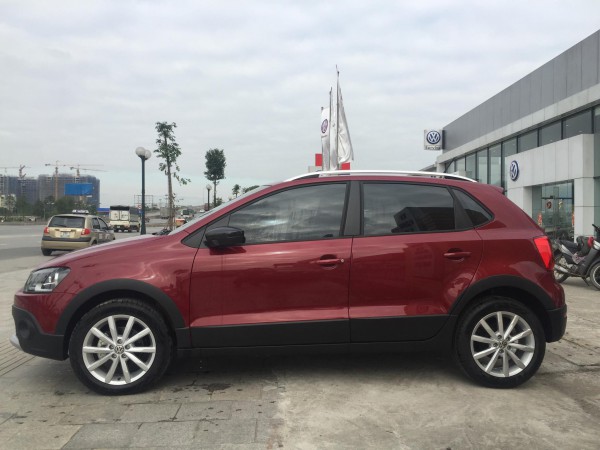 Volkswagen polo Cross màu đỏ Ruby