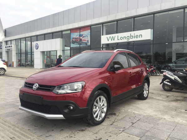 Volkswagen polo Cross màu đỏ Ruby