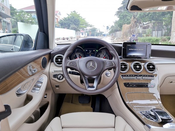 Mercedes-Benz GLC 250 4Matic Sane Xuất 2016