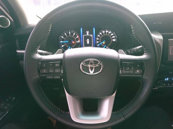 Toyota Fortuner 2.7V 4x2 AT 2017