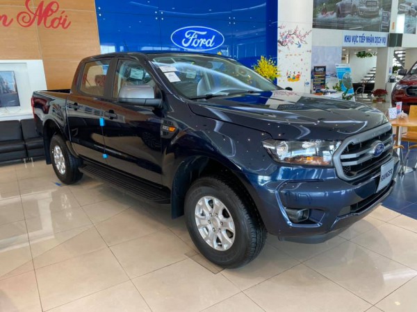 Ford Ranger XLS AT - GIAO XE NGAY TRONG 1 NỐT NHẠC