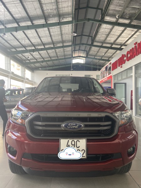 Ford Ranger XLS 4x2 AT, đời 2020, màu Đỏ, nhập Thái