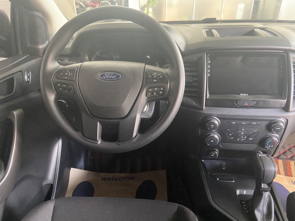 Ford Ranger XLS 4x2 AT, đời 2020, màu Đỏ, nhập Thái
