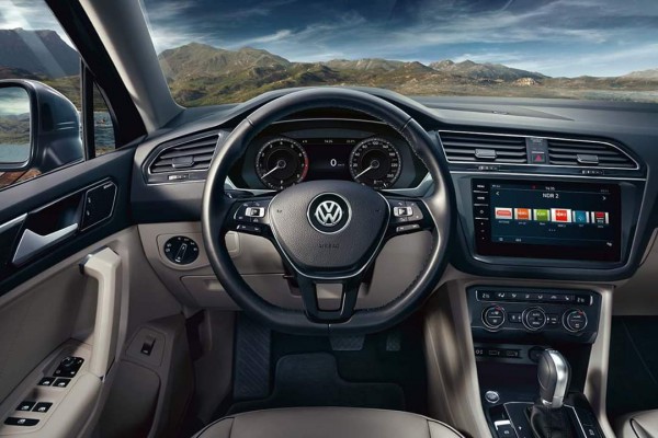 Volkswagen Tiguan Volkswagen Tiguan Luxury Rubyred 1,8 tỷ